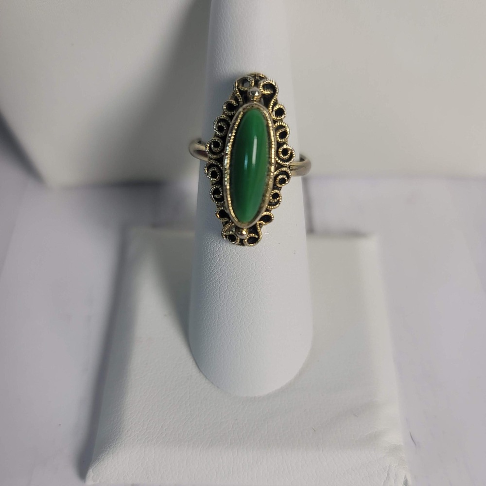 Vintage Vogue Green Cabochon Filigree Ring Gold Tone Mixed Metal Size 7 adjust